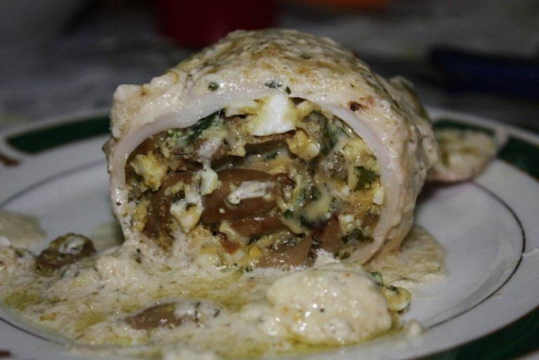 Кальмары, фаршированные грибами: рецепт