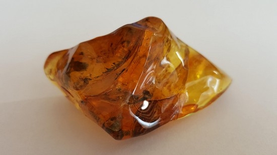 Янтарь: свойства камня, кому он подходит