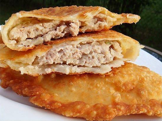 Простое тесто на кефире для чебуреков