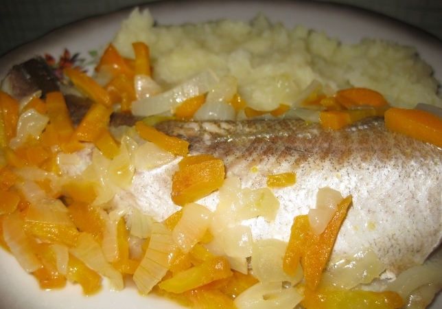 Как приготовить хек в мультиварке?