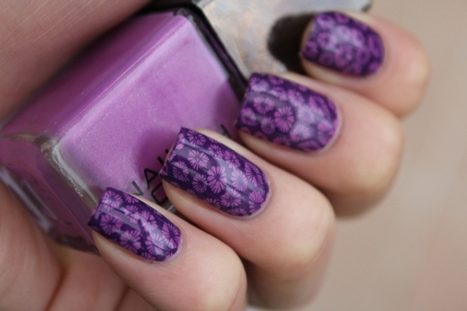 Стемпинг для ногтей: особенности процедуры